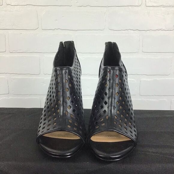 TAHARI  stiletto high heels luxury perforated peep toe pumps black size 6 - Picture 6 of 10